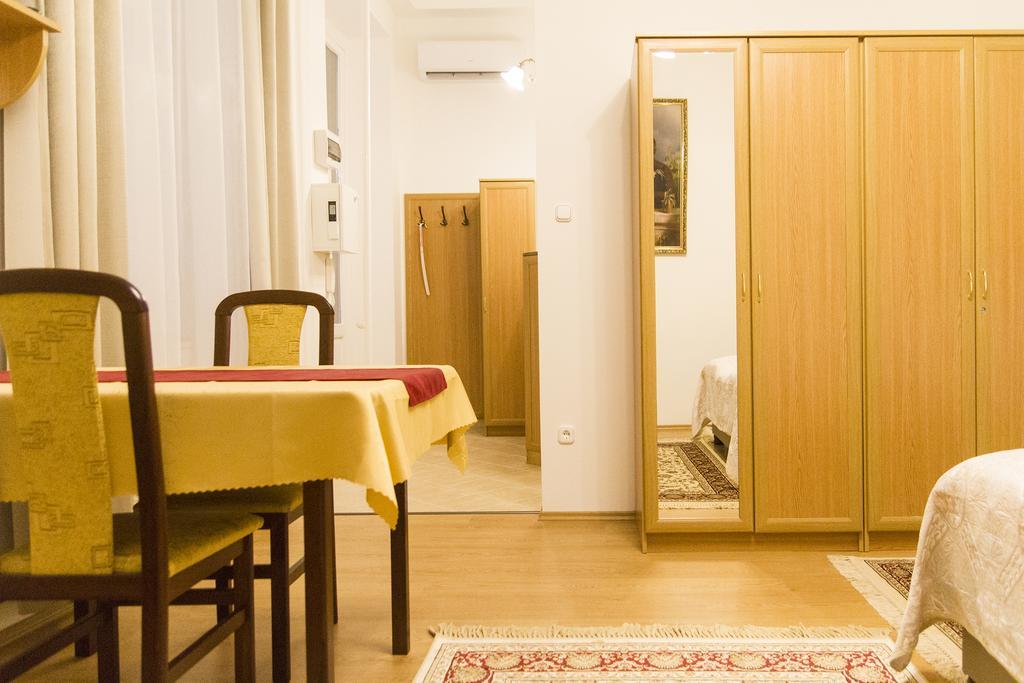 Authentic Klauzal Apartment — Photos 2